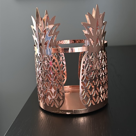 Rose gold metallic pineapple candle holder - Picture 2 of 4